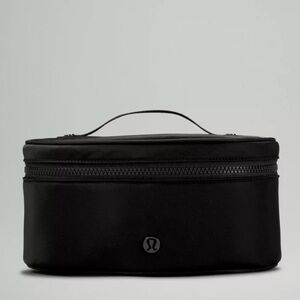 Lululemon Oval Top-Access Toiletry Kit 3.5L